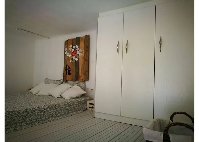 Kikilia's & Stelio's Apartament Adamantas (Milos)